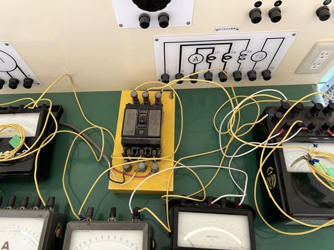 計測・制御に関する実習設備の写真
